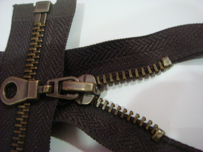 【中國拉鏈?zhǔn)笾放?夾克箱包三力金屬拉鎖 產(chǎn)品暢銷海內(nèi)外】?jī)r(jià)格,廠家,圖片,拉鏈,協(xié)能(福建)拉鏈工業(yè)-